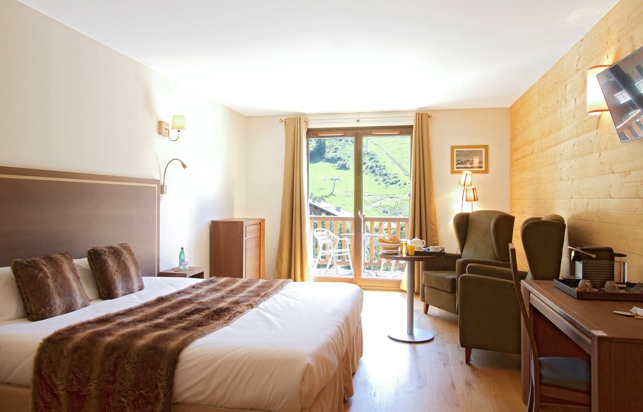 Chambre boisée avec vue vallée